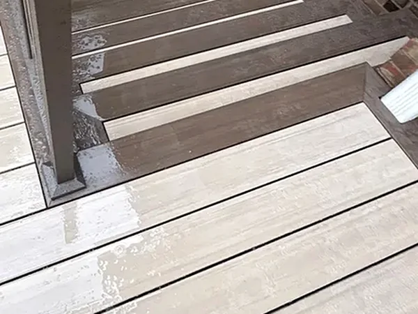 composite-decking-stairs-with-contrasting-brown